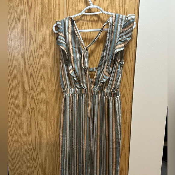 Lightweight summer jumpsuit. - Picture 2 of 3